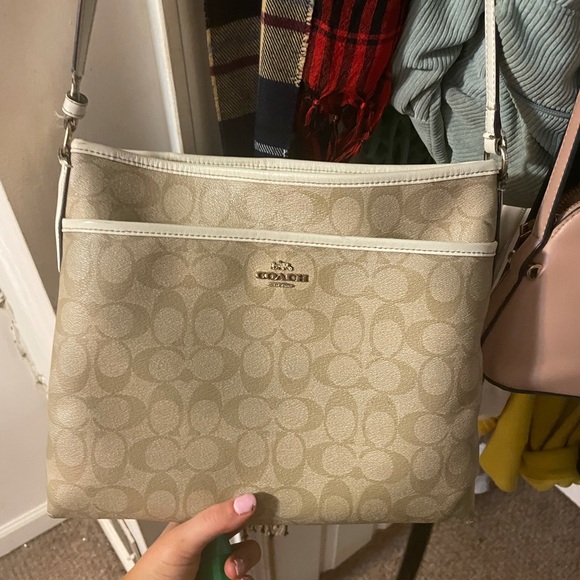 coach purse!! over the shoulder bag good condition - Picture 5 of 5